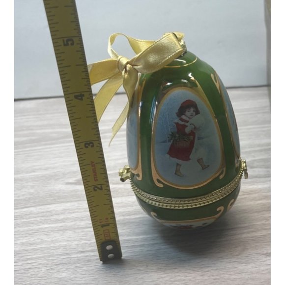 Mr Christmas Musical Egg Shaped Ornament Green Trinket Box Valerie Parr Hill - Picture 9 of 9